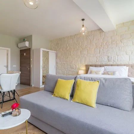 Apartment Luxurious Elegance