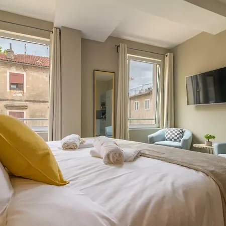 Luxurious Elegance Apartment